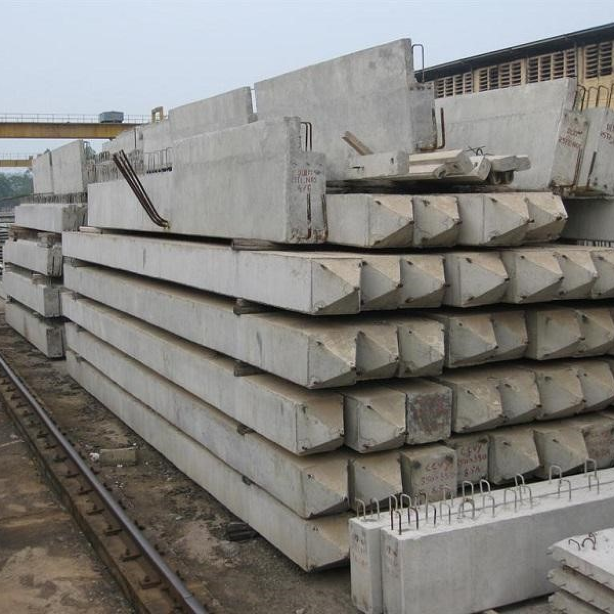 CỘT BÊ TÔNG ĐÚC SẴN